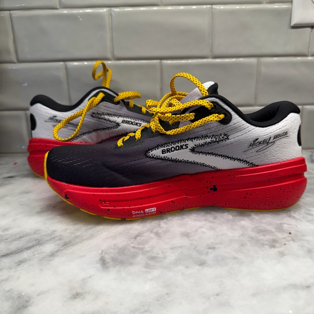 Brooks Men RunDisney Mickey Mouse Ghost Max 2  limited edition